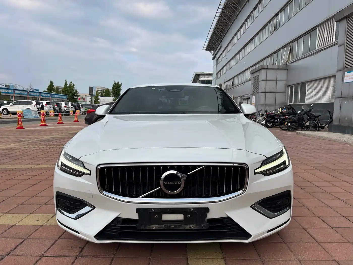 Volvo S60 2023 2023 B4 Smart Comfort Luxury Edition