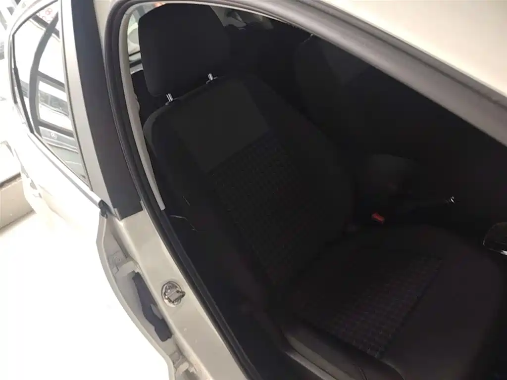 Volkswagen Polo 2016 1.6L Automatic Comfort фото 24