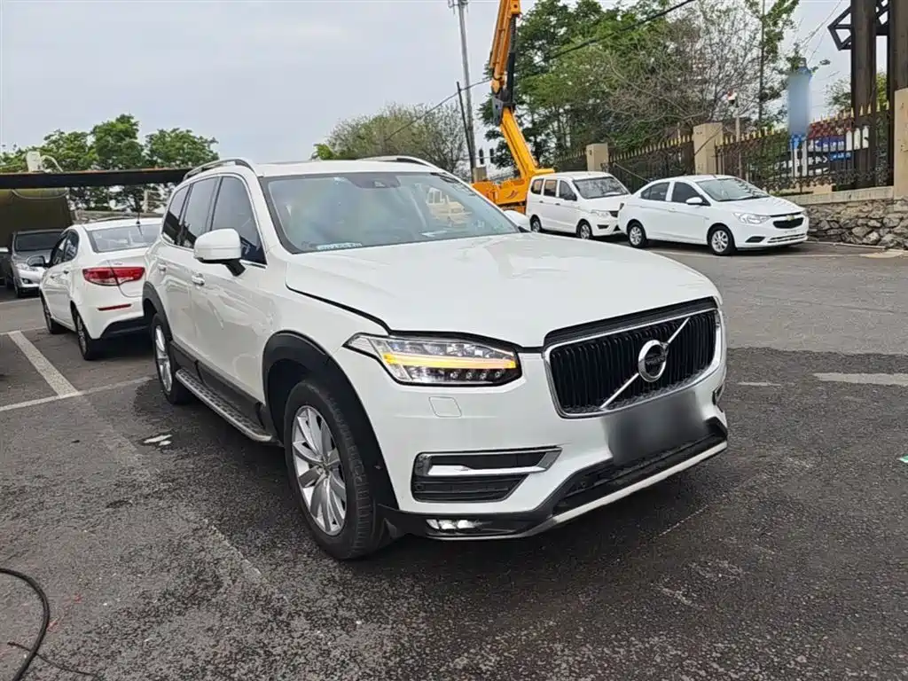 Фото 4 - Volvo XC90
