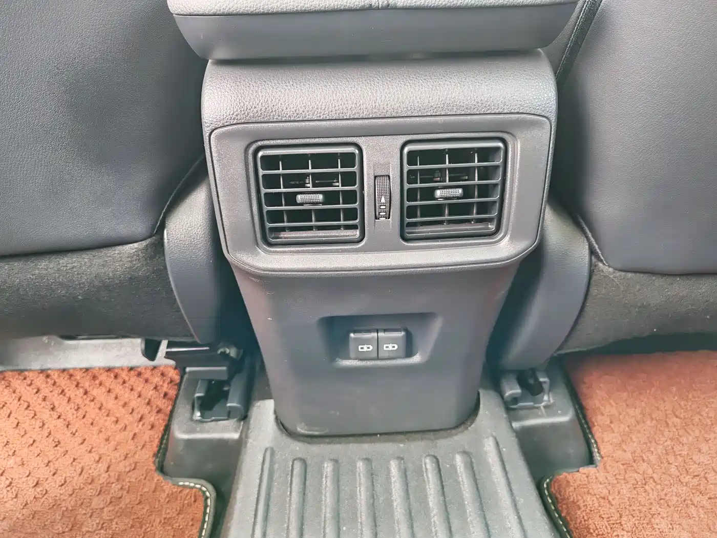 Toyota Wildlander 2024 2.0L CVT 2WD Luxury PLUS Edition фото 17