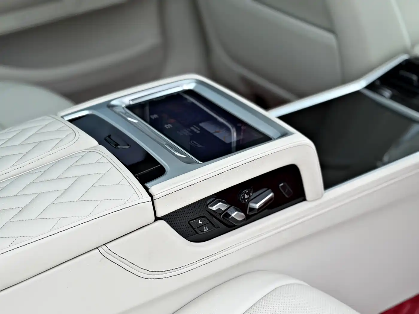 BMW 7 Series 2019 740Li xDrive Executive M Sport Package фото 12