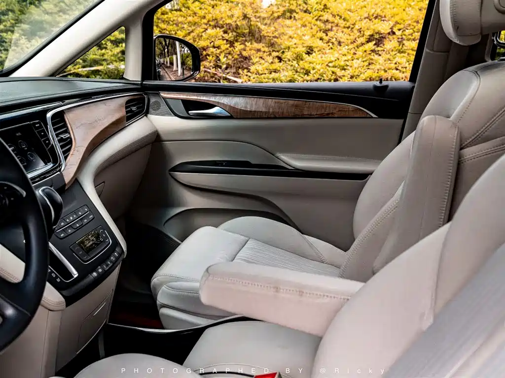 Buick GL8 2018 ES 28T Comfort Type China VI фото 7