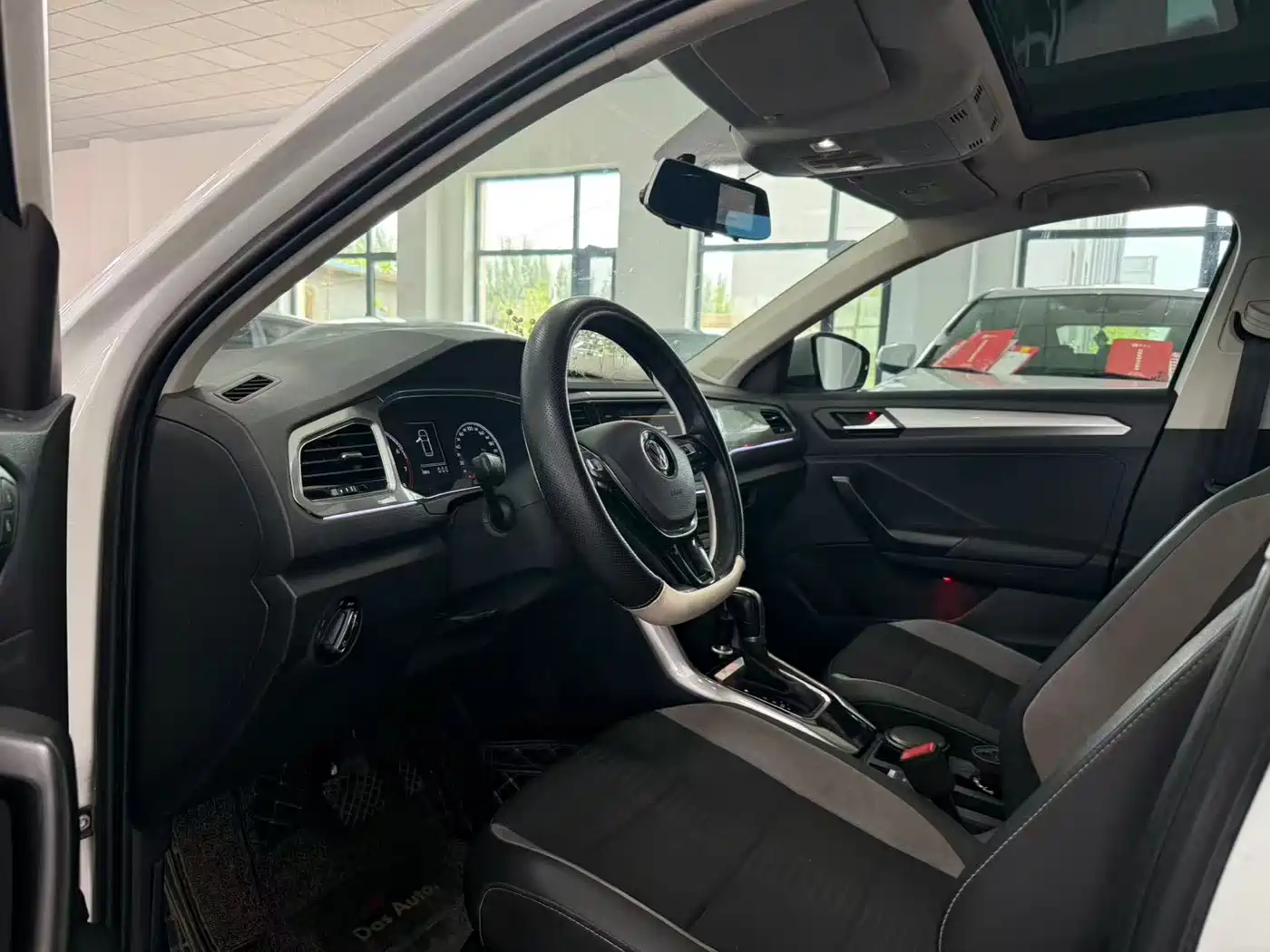 Фото 4 - Volkswagen T-ROC