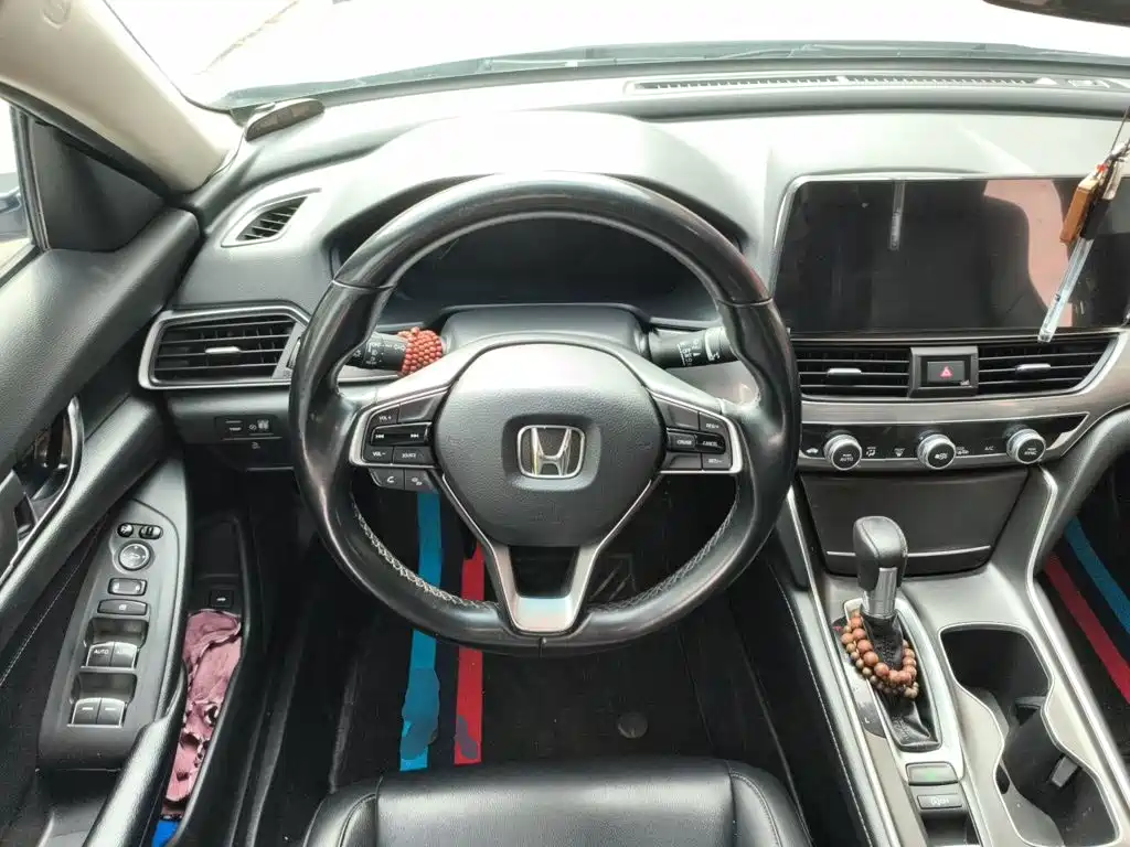 Фото 3 - Honda Accord