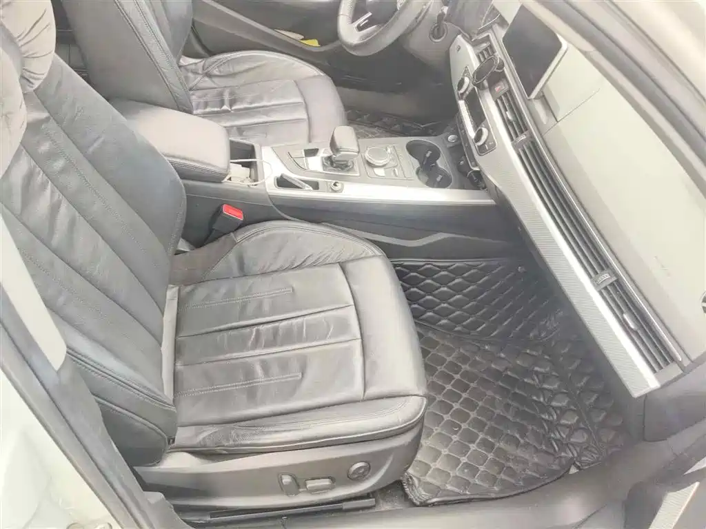 Фото 12 - Audi A4L