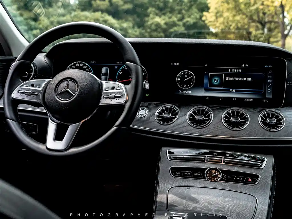 Mercedes-Benz CLS 2018 CLS 300 Luxury фото 5