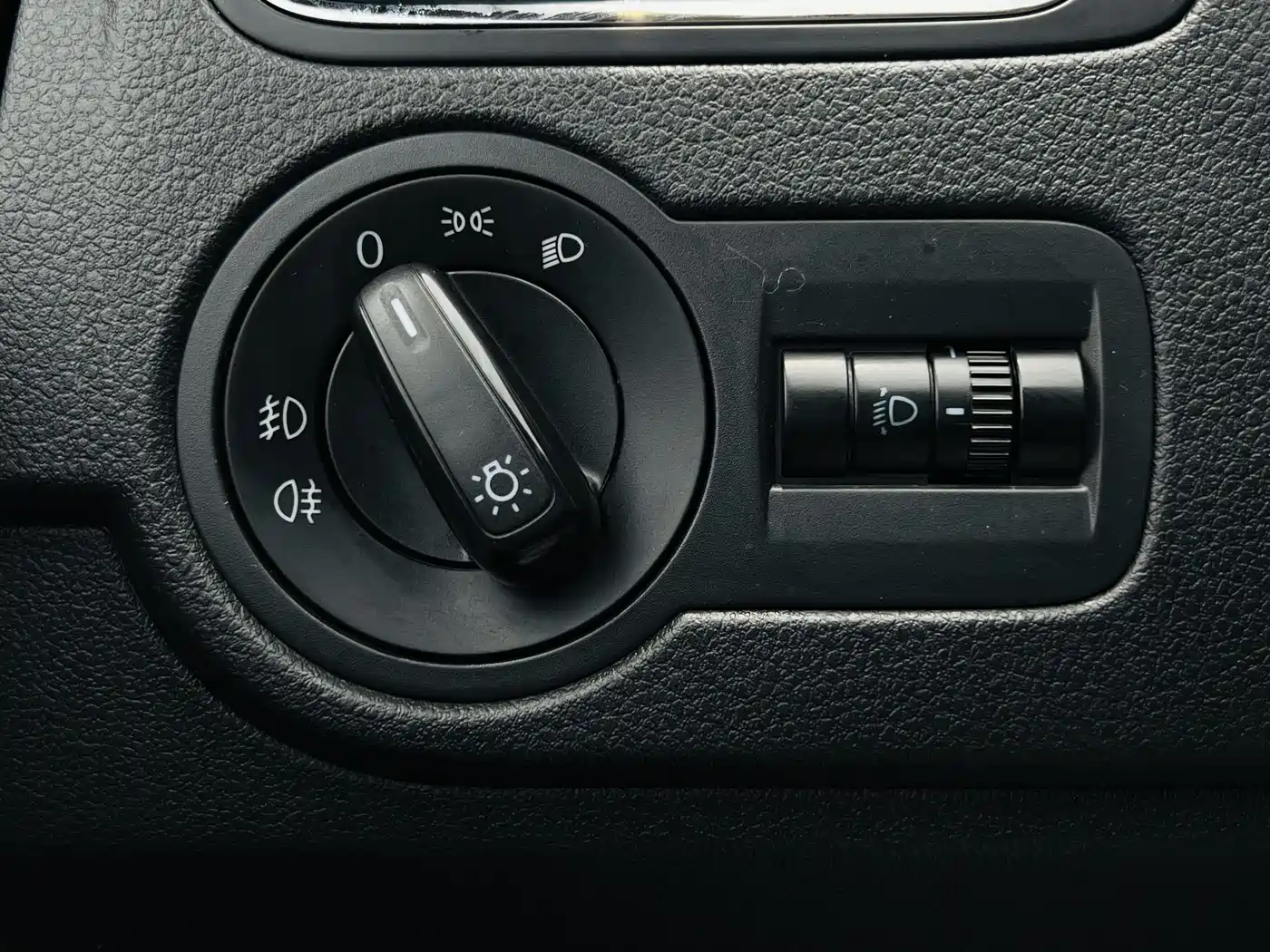 Volkswagen Polo 2012 1.6L Cross Polo AT фото 10