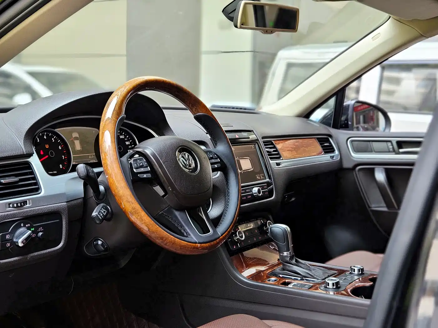 Volkswagen Touareg 2011 3.0TSI Comfort фото 5