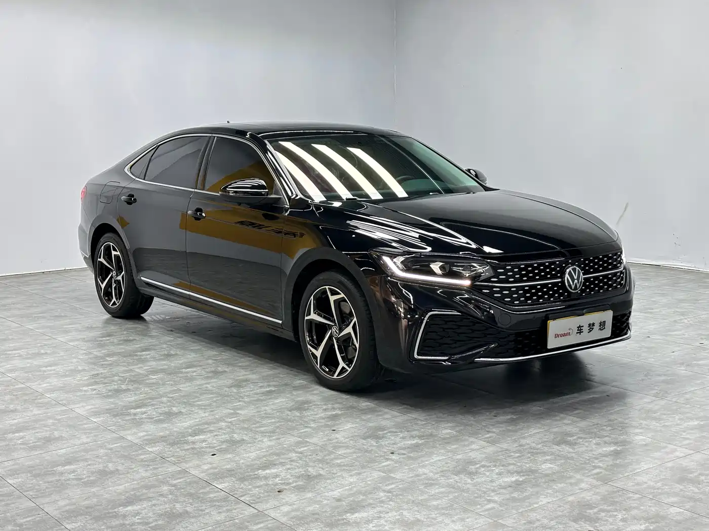 Volkswagen Passat 2024 380TSI Starlight Dragon Soaring Edition фото 3