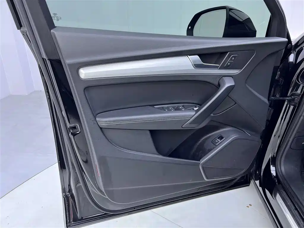 Audi Q5L 2020 Facelift 40 TFSI Honor Fashion фото 17