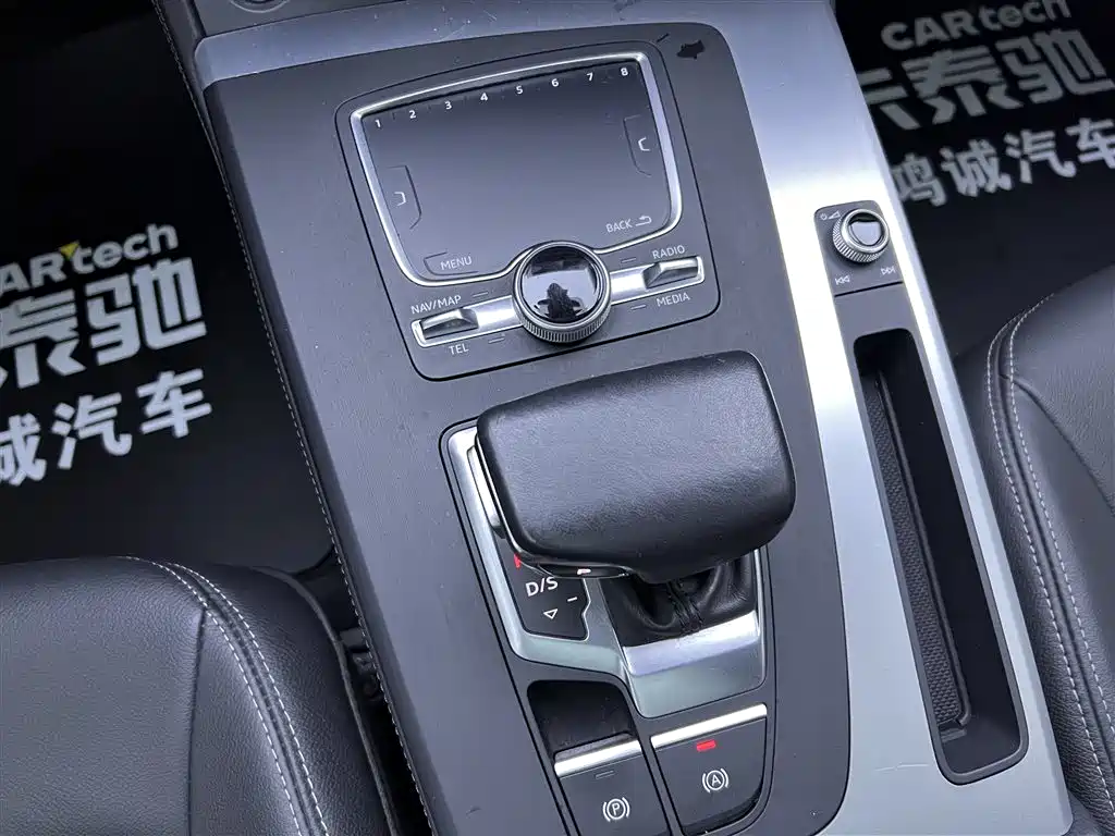 Audi Q5L 2020 Facelift 40 TFSI Honor Fashion фото 21