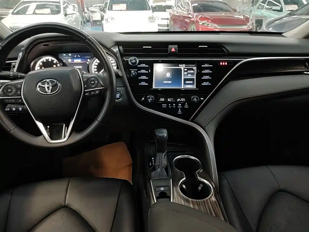 Toyota Camry 2018 2.0G Luxury Edition фото 14