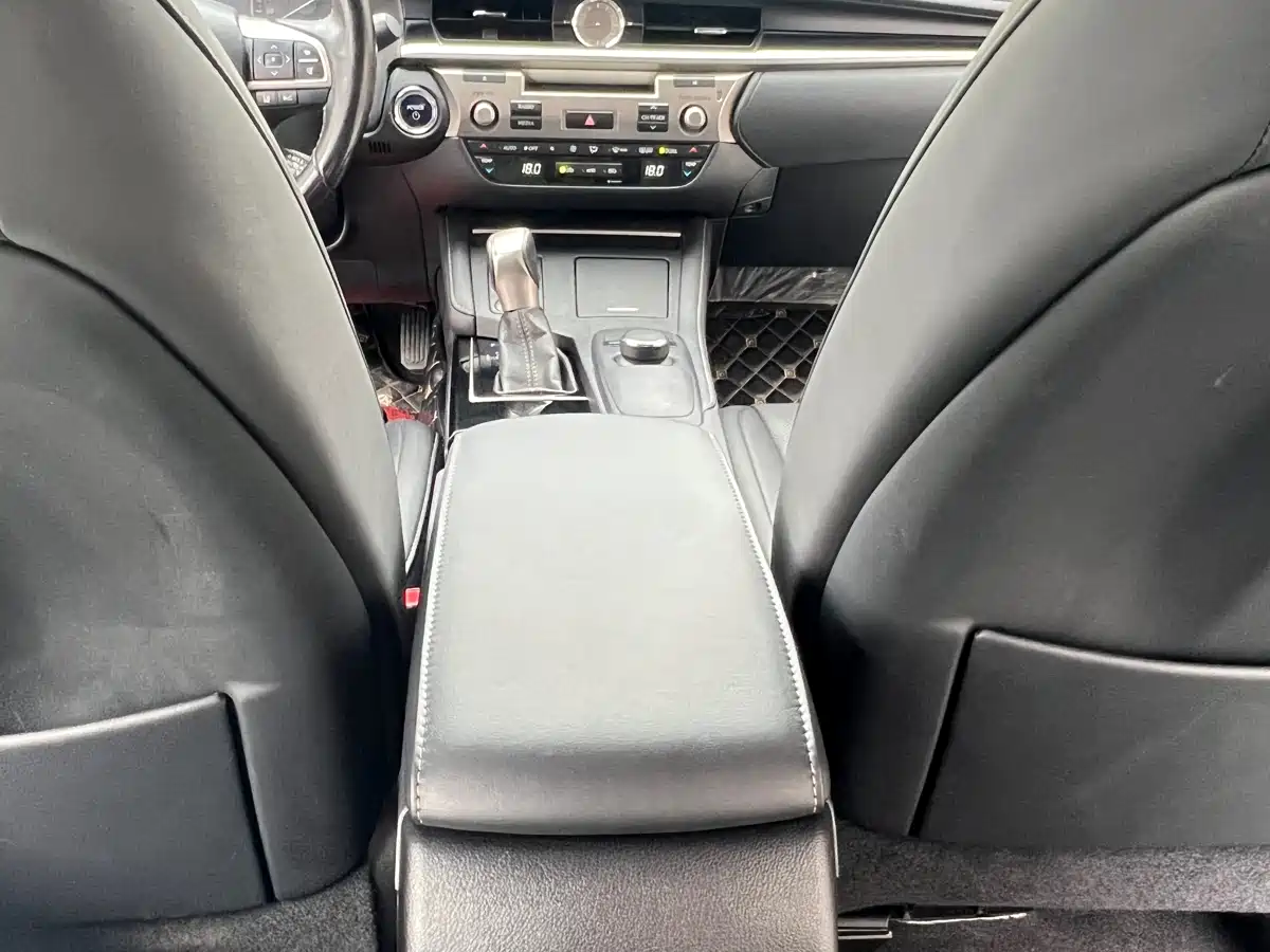 Lexus ES 2015 300h Comfort Edition фото 21