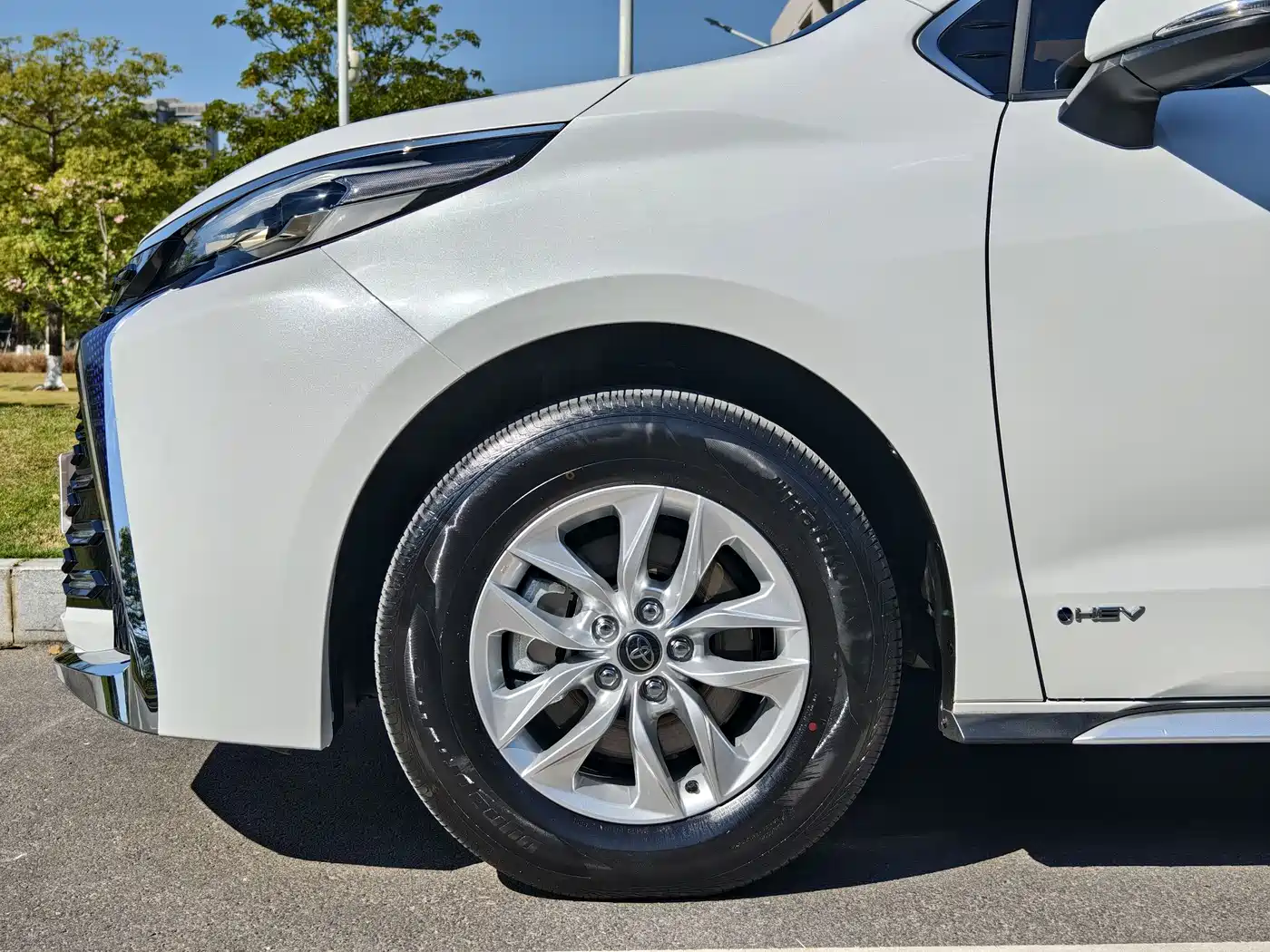 Toyota Granvia 2024 2.5L Hybrid Comfort фото 6