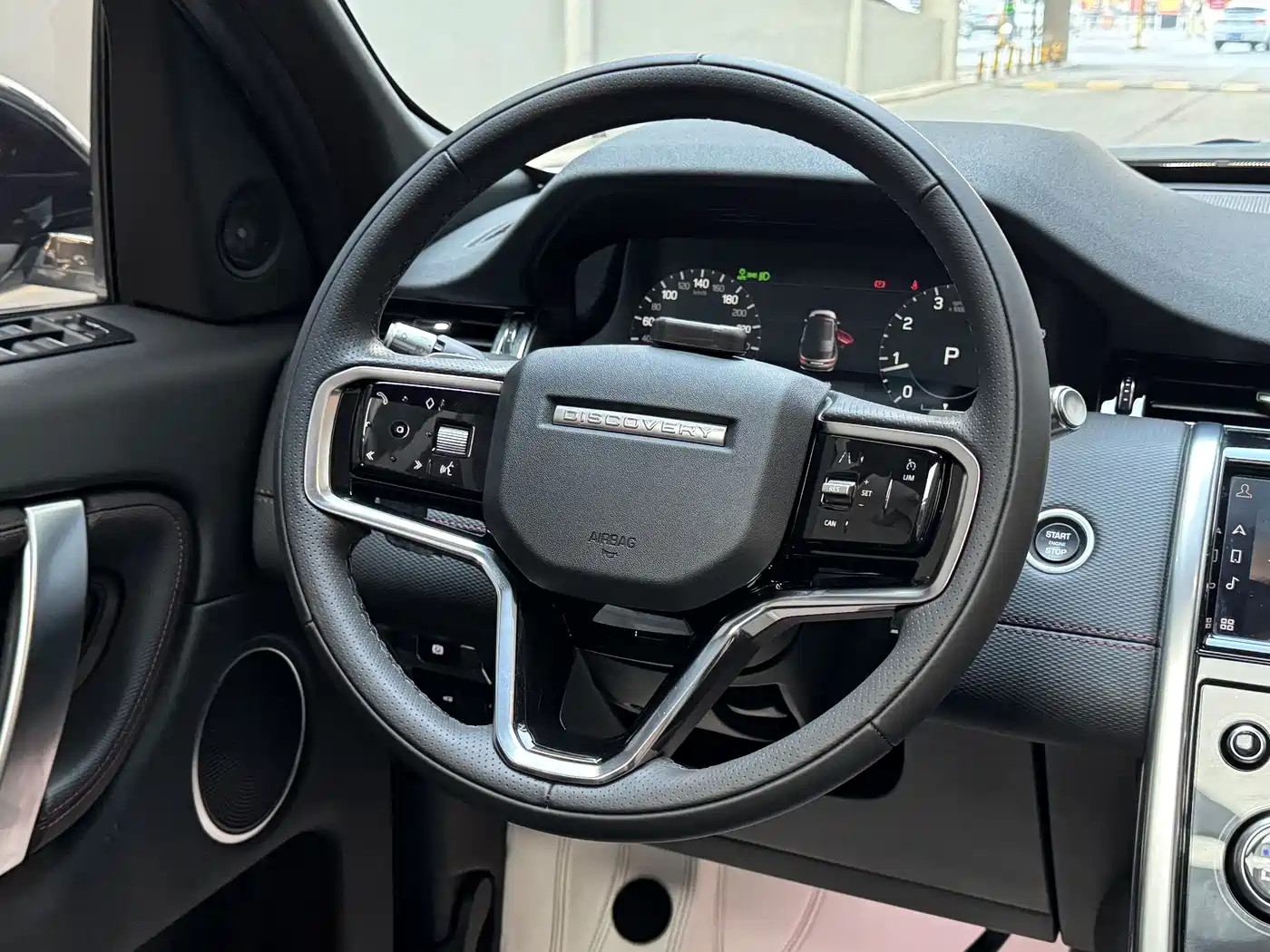 Land Rover Discovery Sport 2022 Model 249PS R-Dynamic S Performance Edition 5-Seater фото 12