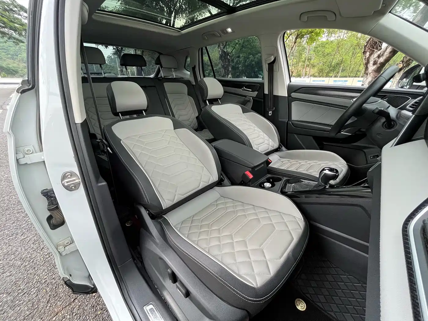 Volkswagen Tayron 2024 300TSI 2WD Luxury Plus Advanced фото 14
