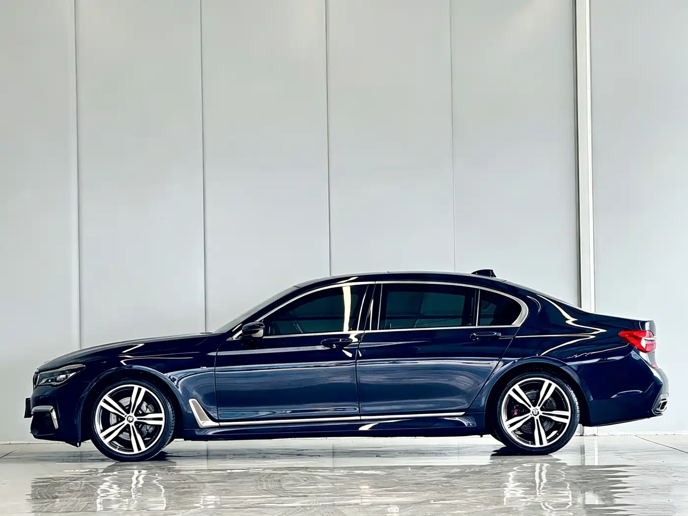 BMW 7 Series 2017 730Li Luxury Edition фото 2
