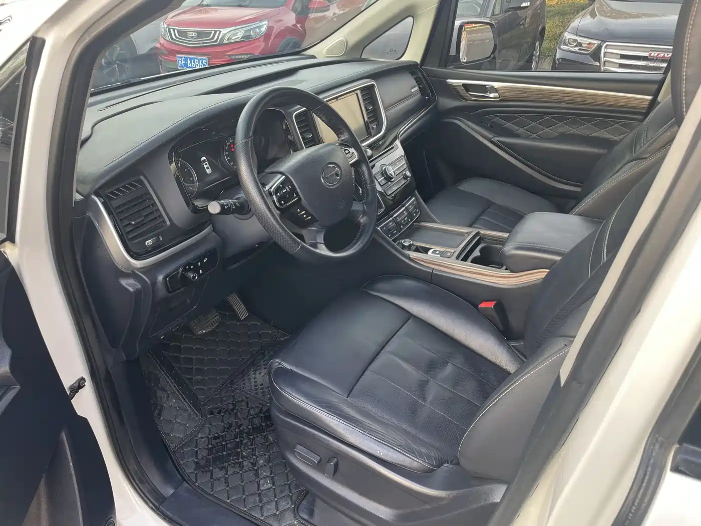 GAC Trumpchi Trumpchi M8 2018 320T Exclusive Edition фото 9