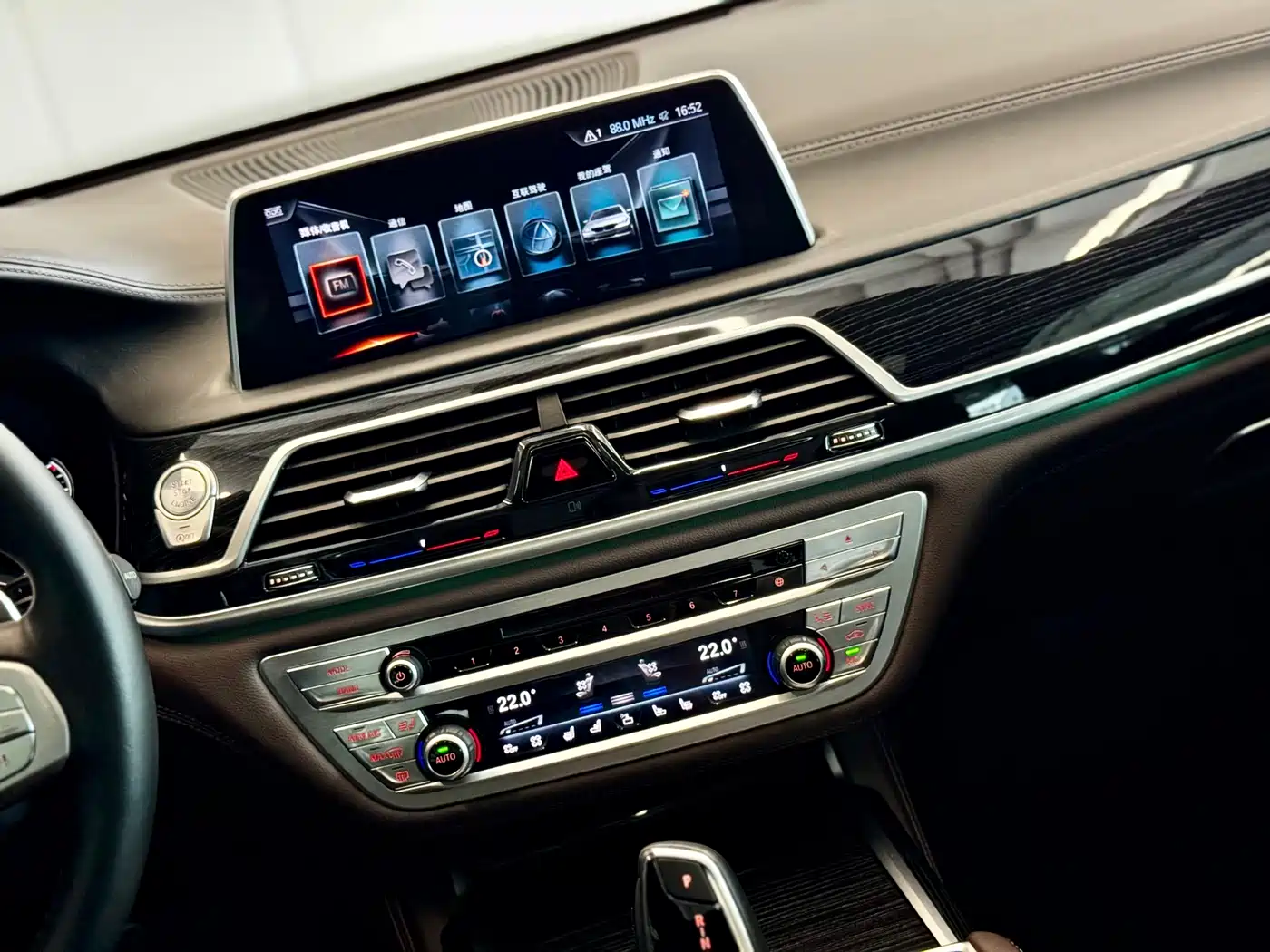 BMW 7 Series 2017 730Li Luxury Edition фото 26