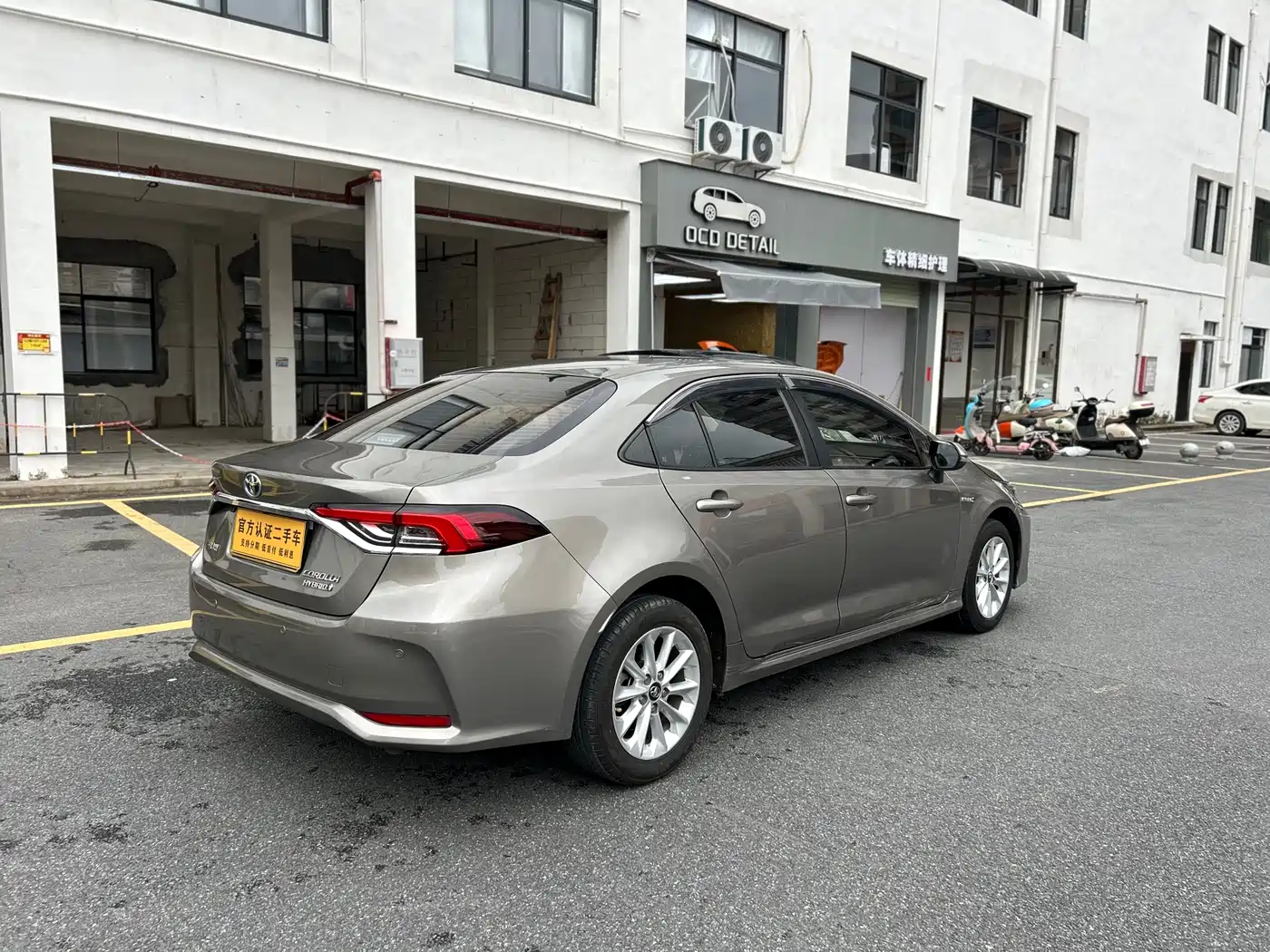 Toyota Corolla 2019 Hybrid 1.8L E-CVT GL-i Elite Edition фото 7
