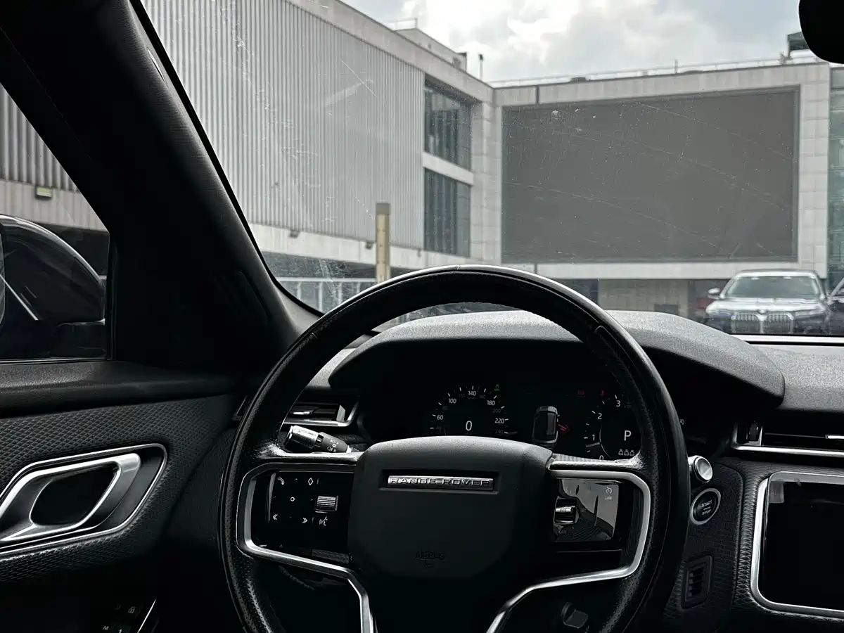 Land Rover Range Rover Velar 2021 P250 Gloss Black Collector's Edition фото 7