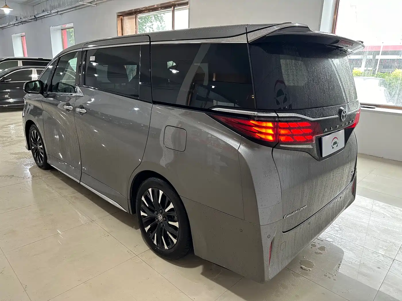 Toyota Alphard 2024 Hybrid 2.5L Prestige Edition фото 4
