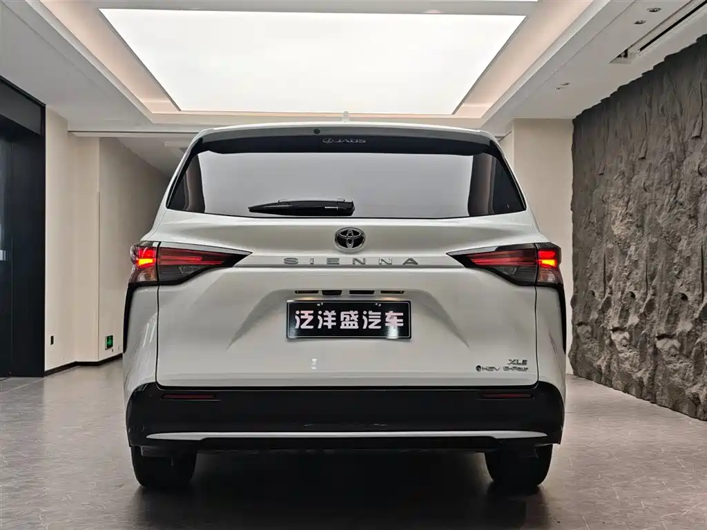 Toyota Sienna 2024 2.5L Hybrid AWD Luxury Edition фото 18