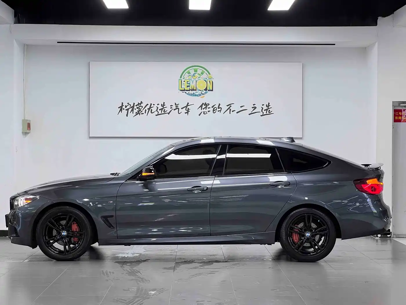 BMW 3 Series GT 2020 320i M Sport Black Night Edition фото 5