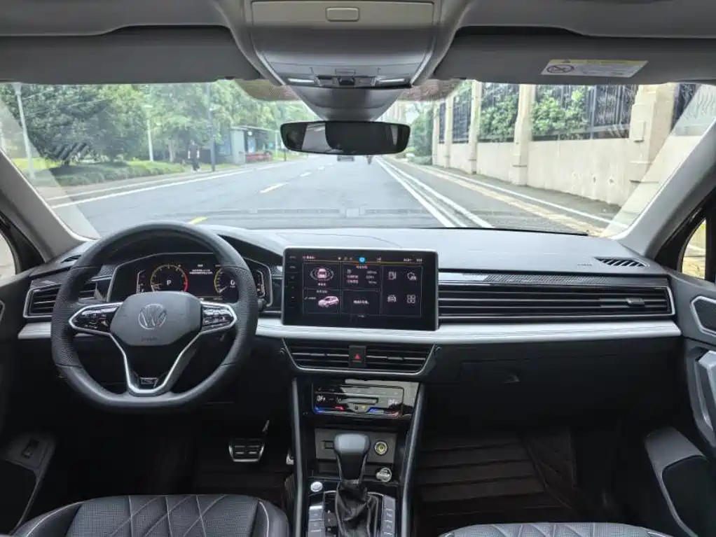 Фото 9 - Volkswagen Tiguan L