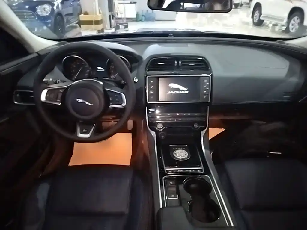 Jaguar XE 2016 2017 2.0T 200PS R-Sport