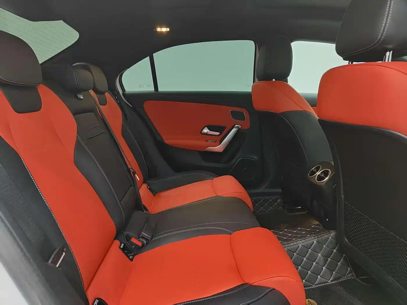 Mercedes-Benz A-Class AMG 2025 AMG A 35 L 4MATIC фото 10