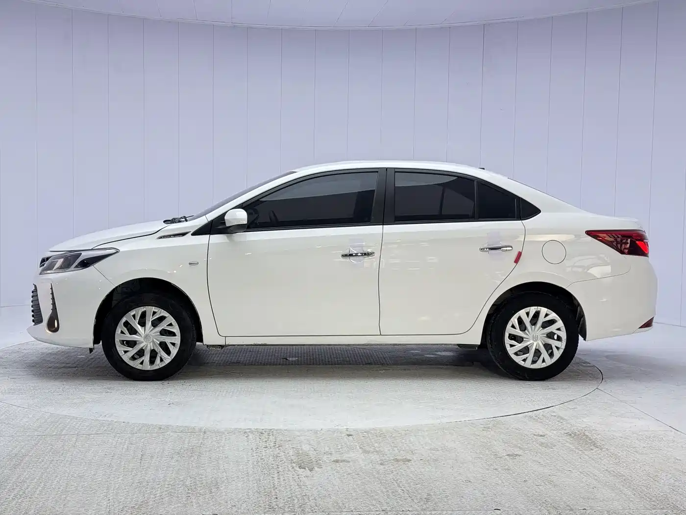 Toyota Vios 2022 1.5L 20th Anniversary Edition фото 4