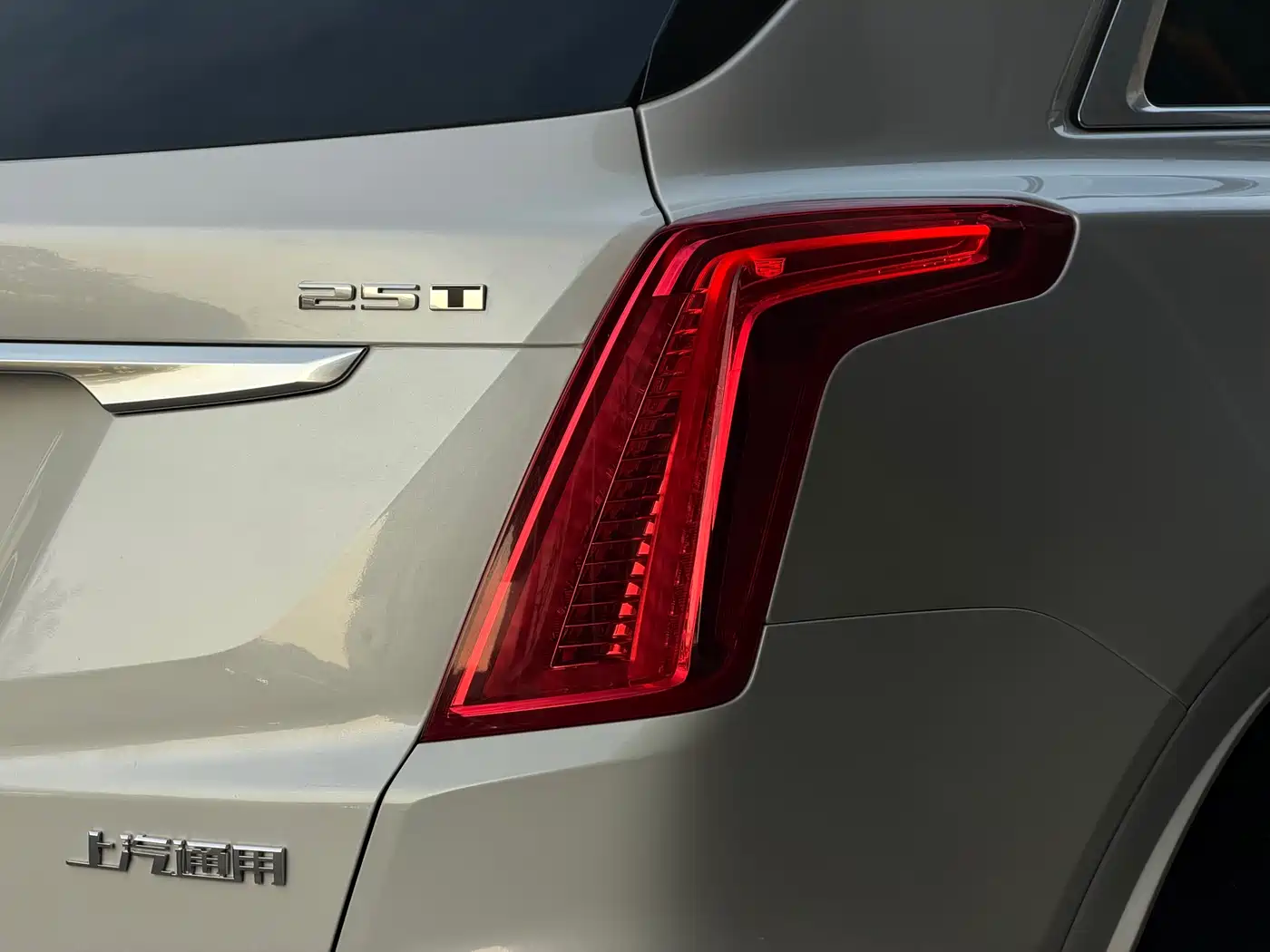 Cadillac XT5 2016 25T Luxury Model фото 9