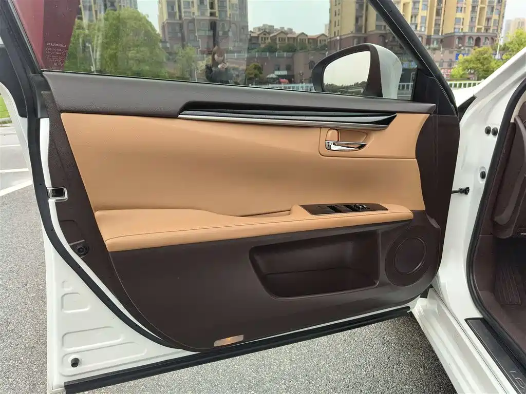 Lexus ES 2016 200 Midnight Special Limited Edition фото 14