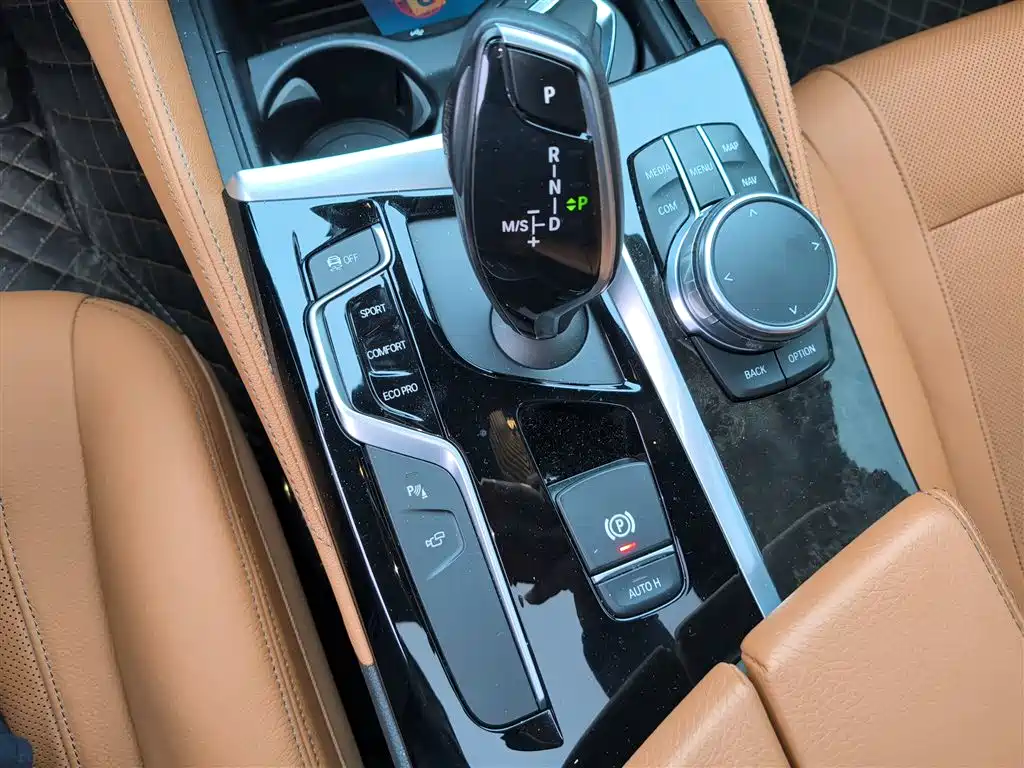 BMW 5 Series 2018 530Li Premium M Sport Package фото 10