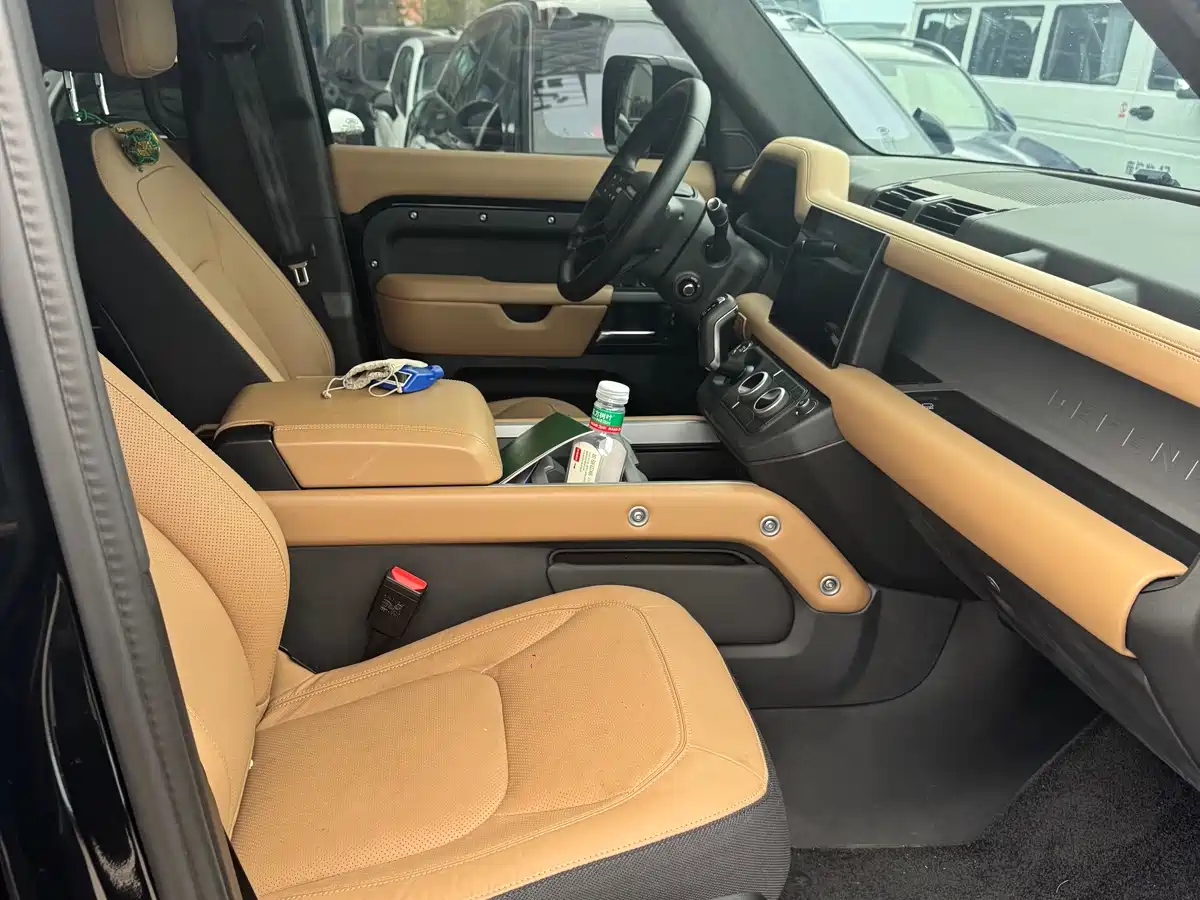 Land Rover Defender 2025 110 3.0T P400 -Dynamic HSE фото 5