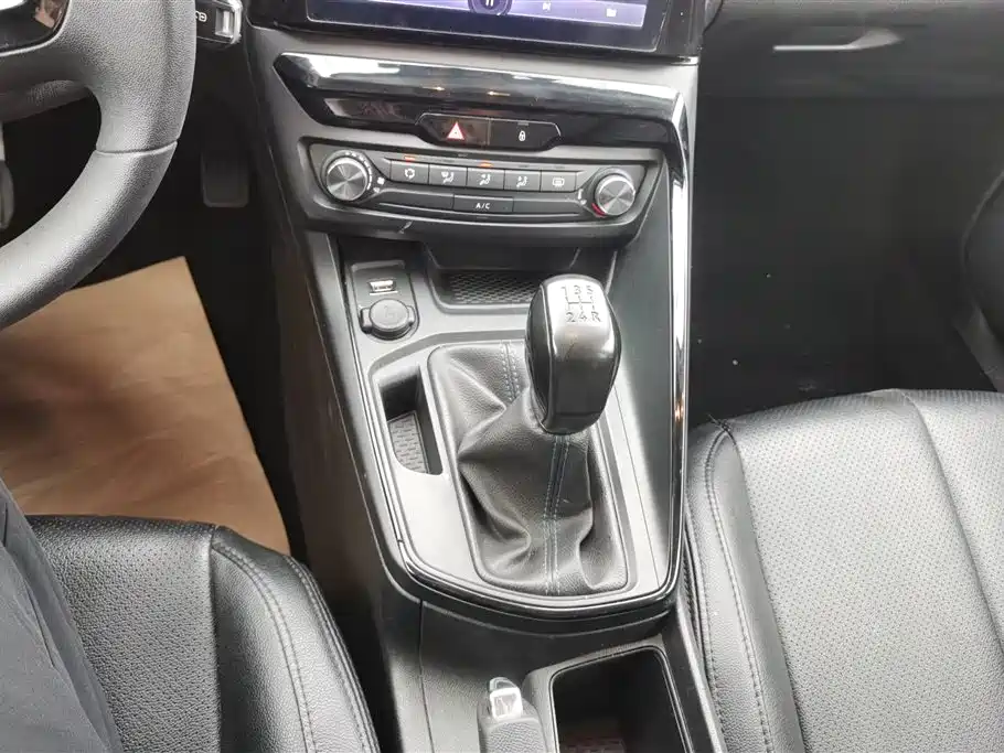 Peugeot 308 2016 1.6L Manual Fashion фото 16