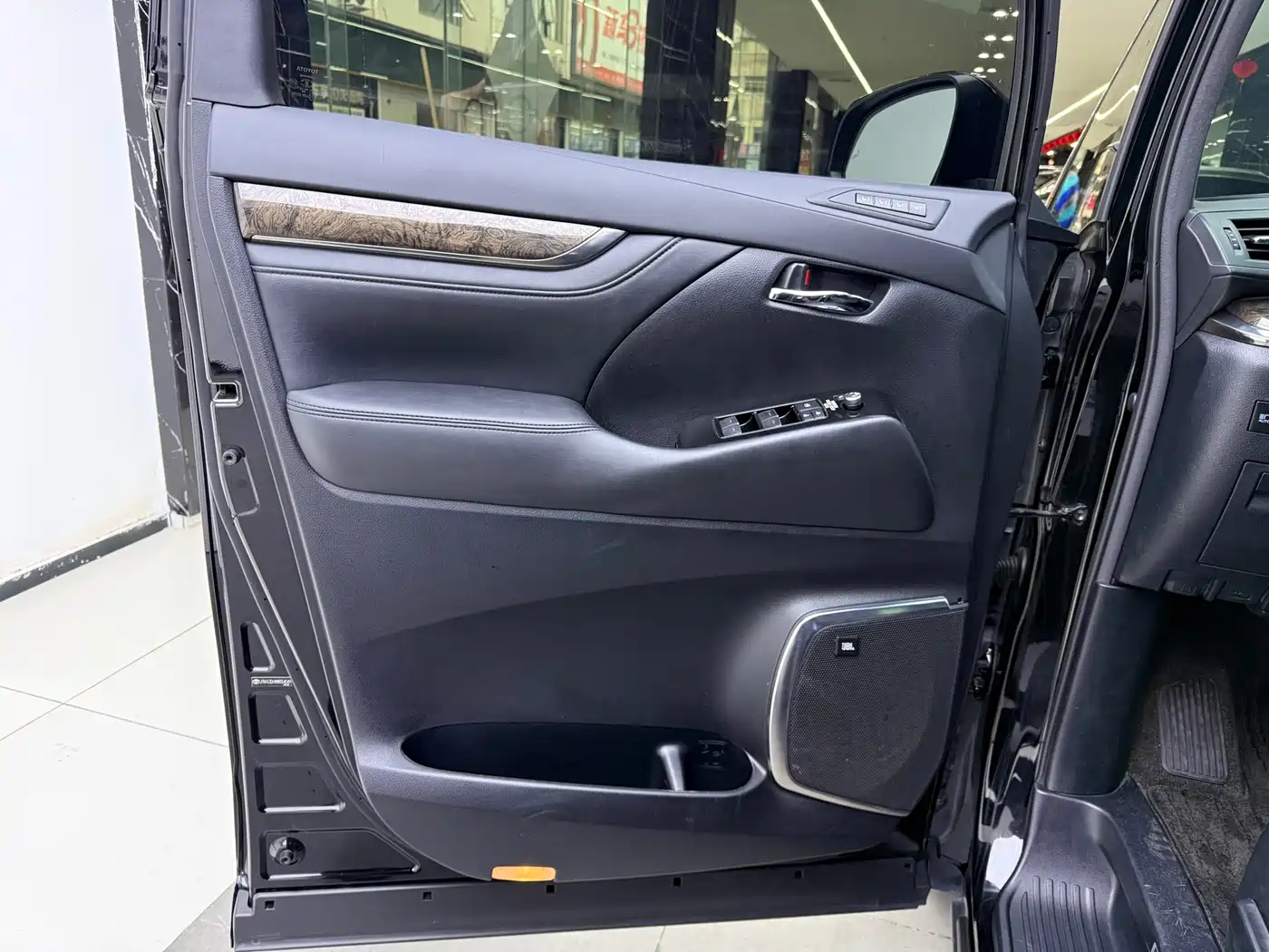 Toyota Alphard 2021 Hybrid 2.5L Premium фото 8