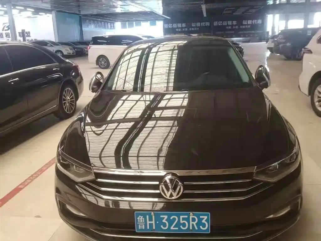 VOLKSWAGEN MAGOTAN 2020