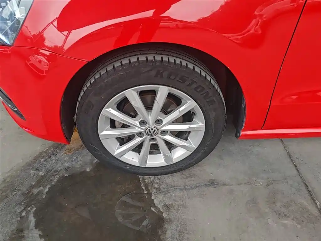 Volkswagen Polo 2014 1.6L Automatic Luxury Edition фото 23