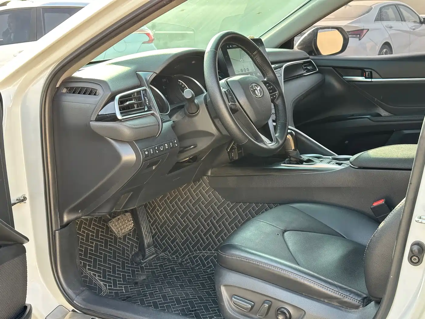Toyota Camry 2023 2.0G Luxury Edition фото 4