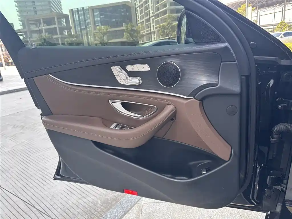 Mercedes-Benz E-Class 2023 E 300 L Sport Fashion фото 17