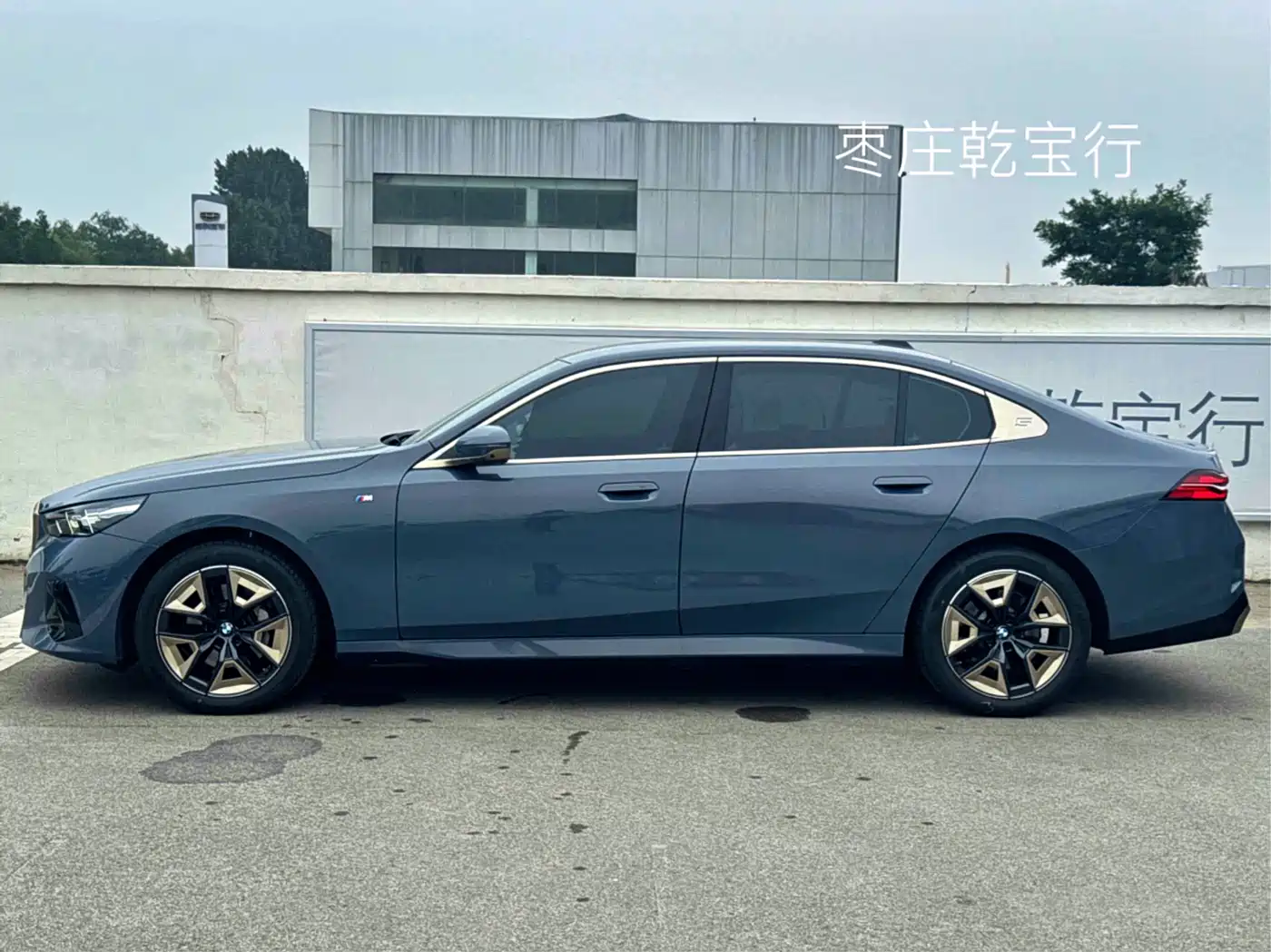 BMW 5 Series 2025 530Li Leading M Sport Package фото 3