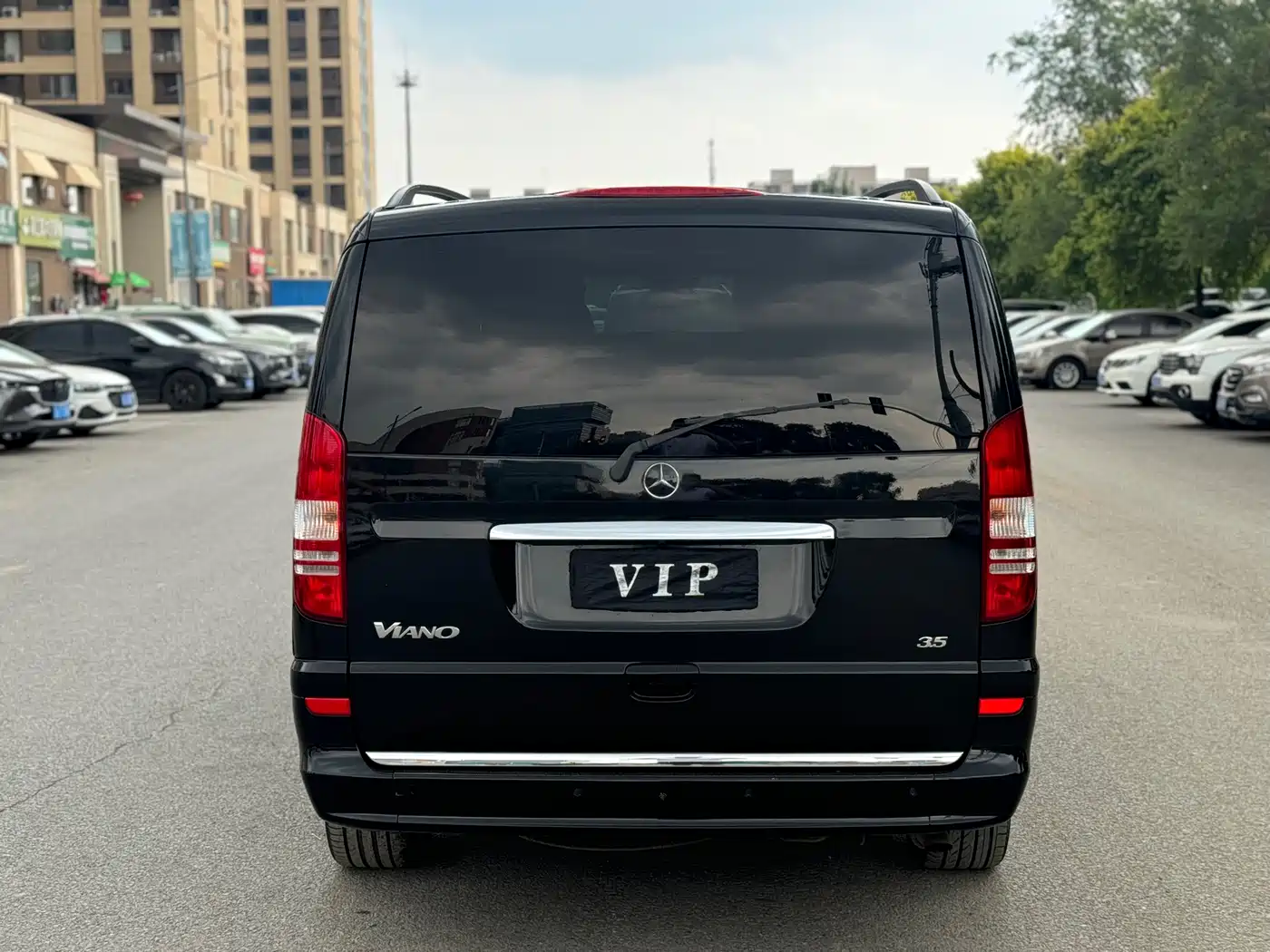 Mercedes-Benz Viano (Import) 2011 3.5L 125th Anniversary Edition 7-Seater фото 8