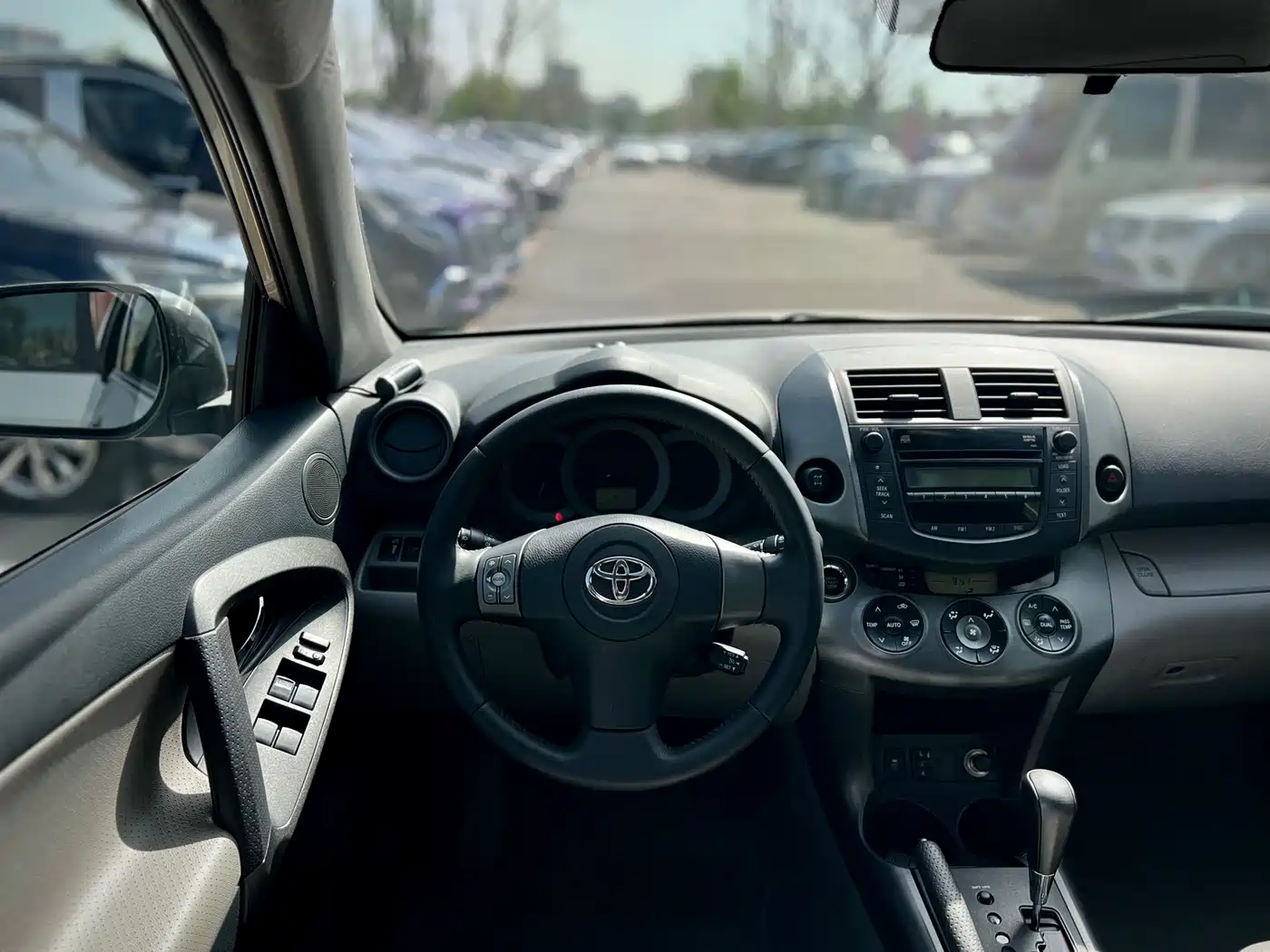 Toyota RAV4 Rongfang 2010 2.4L Automatic Luxury Upgrade Edition фото 11