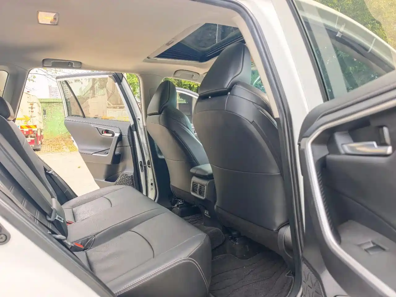 Toyota Wildlander 2022 2.0L CVT FWD Luxury PLUS Edition фото 11