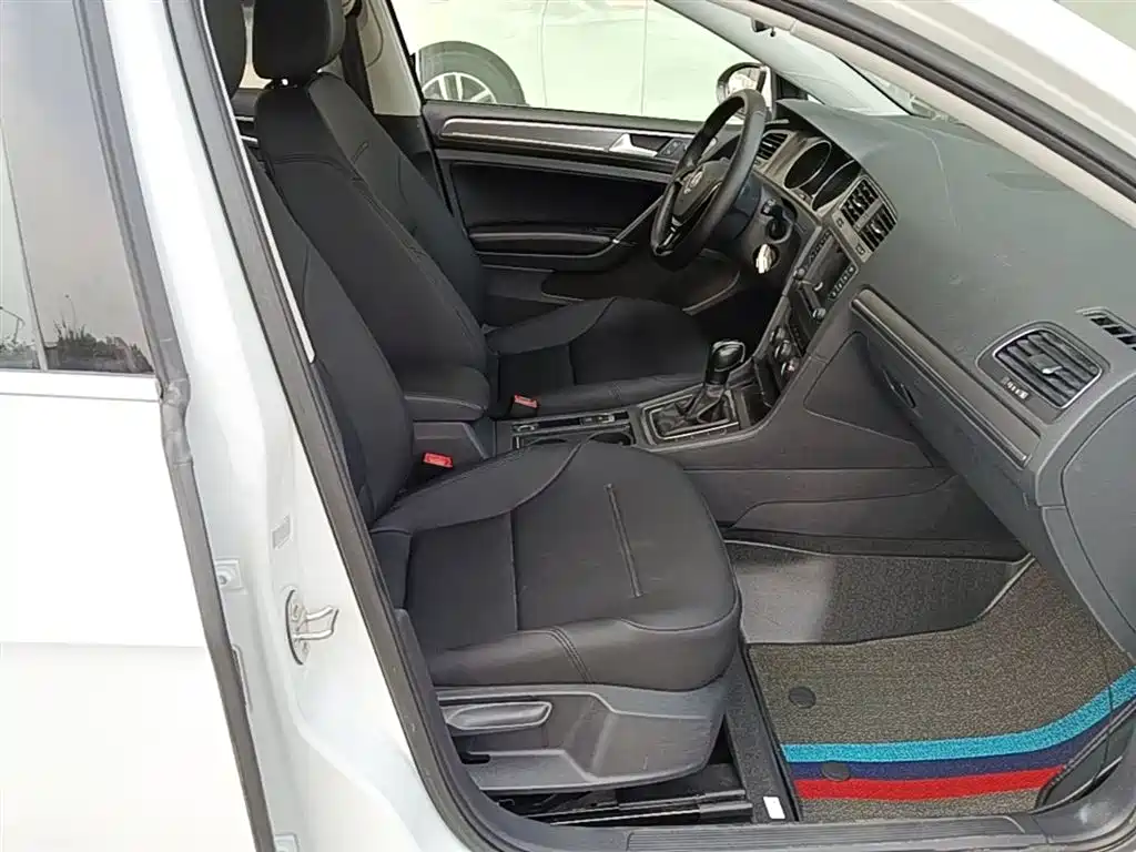 Volkswagen Golf 2016 1.6L Automatic Comfort фото 25
