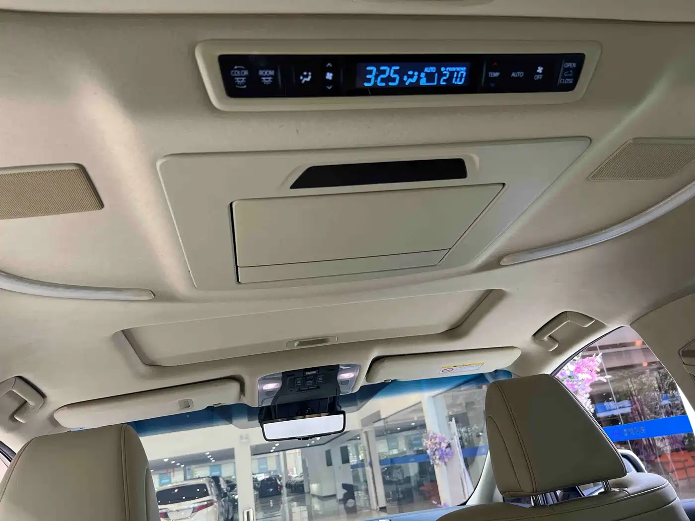 Toyota Alphard 2021 Hybrid 2.5L Luxury фото 21