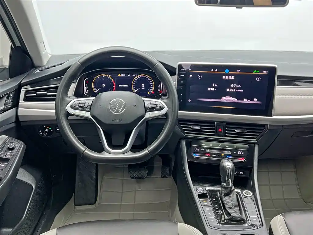 Volkswagen Bora 2023 300TSI DSG Premium Edition фото 18