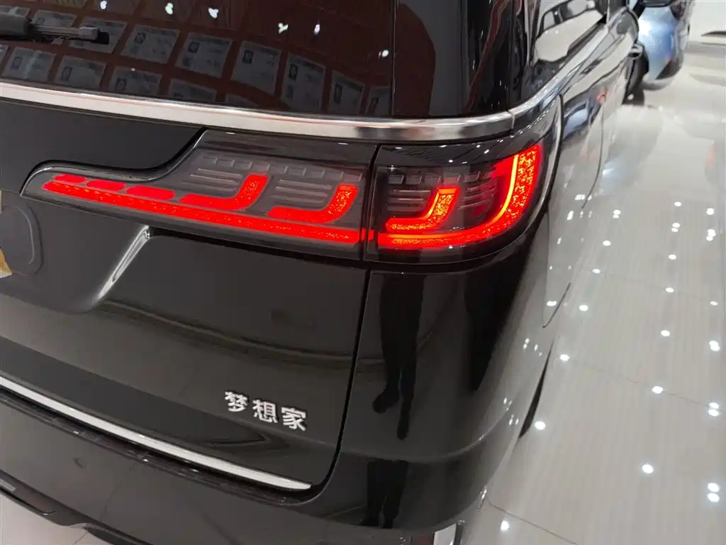 Voyah Auto Voyah Dreamer 2025 PHEV AWD Flagship Kunpeng Edition фото 8
